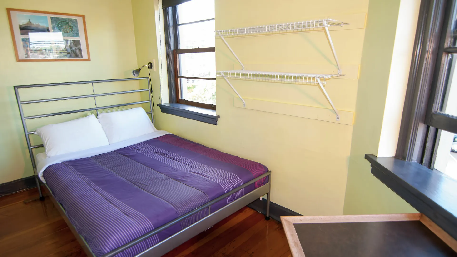 Ocean Island Inn | Backpackers | Suites Victoria Hostel
