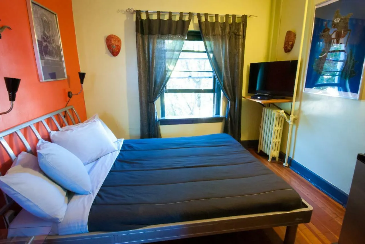 Ocean Island Inn | Backpackers | Suites Victoria Hostel