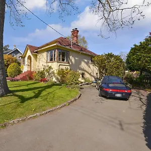 https://oak-bay-village-villa.richmond-hotels.com