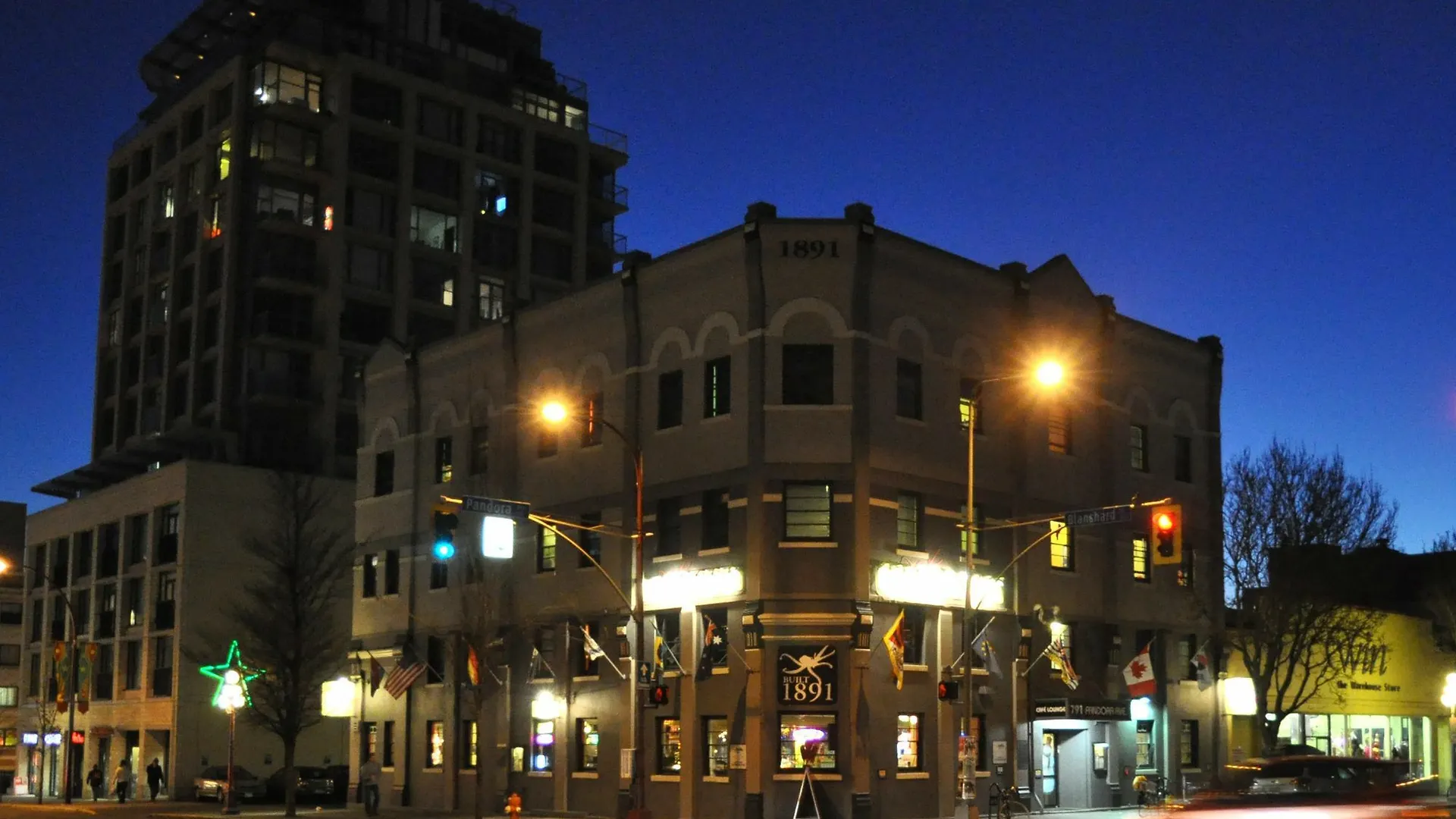 Ocean Island Inn | Backpackers | Suites Victoria Hostel